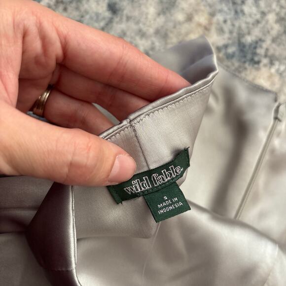 NWT Wild Fable Satin Pull On A-Line‎ Mini Skirt Silver Gray Women's Size Small - Picture 3 of 10